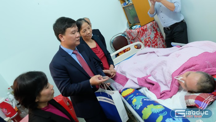 Sự chia sẻ kịp thời của Tạp chí điện tử Giáo dục Việt Nam đối với cựu giáo chức có hoàn cảnh đặc biệt khó khăn.