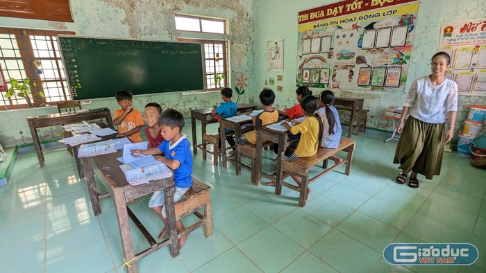 Bên trong lớp học 2 trình độ của cô giáo Lê Thị Ngân. Ảnh: LC