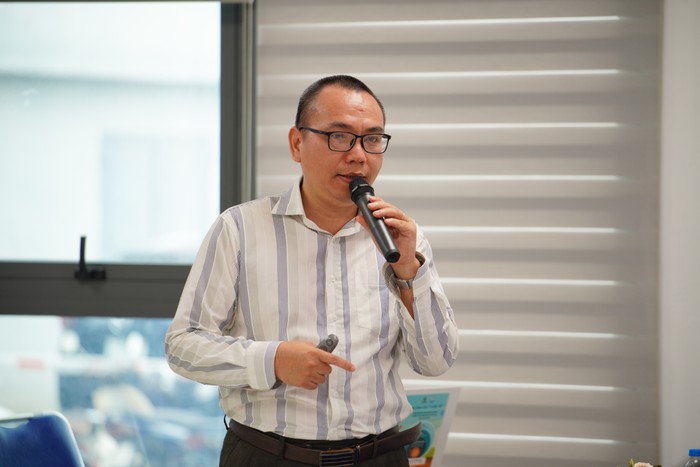Diễn giả Trần Việt Quân chia sẻ về chủ đề “Giá trị sống trong giáo dục” với cán bộ, giảng viên, sinh viên Trường Quốc tế - Đại học Quốc gia Hà Nội 7R405673.JPG