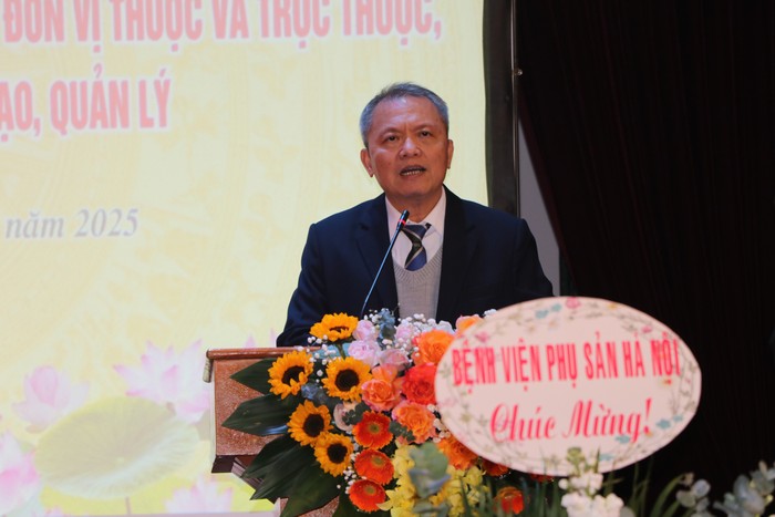 Giáo sư, Tiến sĩ Lê Ngọc Thành, Hiệu trưởng Trường Đại học Y Dược, Đại học Quốc gia Hà Nội phát biểu tại buổi lễ. Ảnh: NTCC