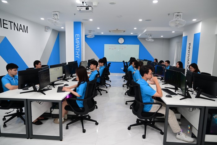 Sinh viên CMC được thực hành với cơ sở vật chất hiện đại.Ảnh: CMC Sinh viên được thực hành với cơ sở vật chất hiện đại.JPG