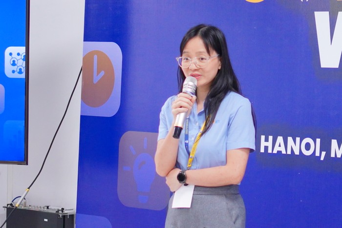 Bà Trần Thị Thu Trang - Phó Tổng Giám đốc HTI Scientifics (thành viên của HTI Group) cho biết, HTI Group đánh giá cao thái độ chuyên nghiệp, trình độ chuyên môn cũng như kỹ năng của sinh viên Trường Quốc tế - Đại học Quốc gia Hà Nội. 7R408562.JPG