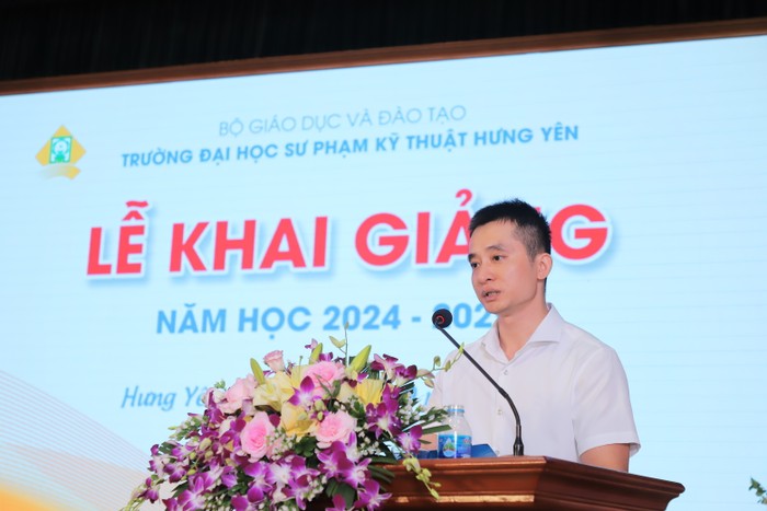 Tiến sĩ Lê Trung Hiếu – Giảng viên khoa Công nghệ thông tin nhắn nhủ đến các tân sinh viên tại Lễ khai giảng. Ảnh: NTCC IMG_0037.JPG