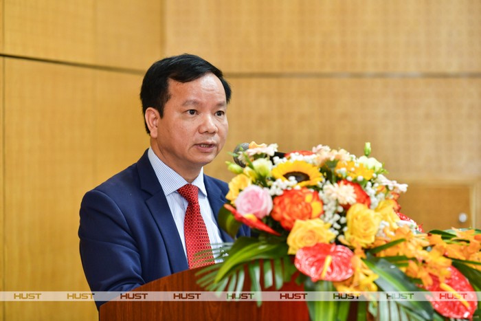 Giáo sư, Tiến sĩ Vũ Văn Yêm phát biểu nhận nhiệm vụ. Ảnh: website nhà trường 20250506-cbo_5264.jpg