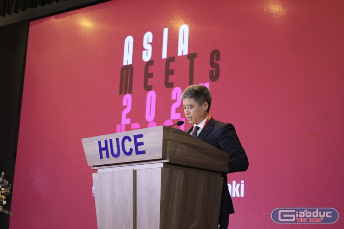 Phó Giáo sư, Tiến sĩ Hoàng Tùng - Hiệu trưởng Trường Đại học Xây dựng Hà Nội phát biểu khai mạc. GDVN_017.jpeg