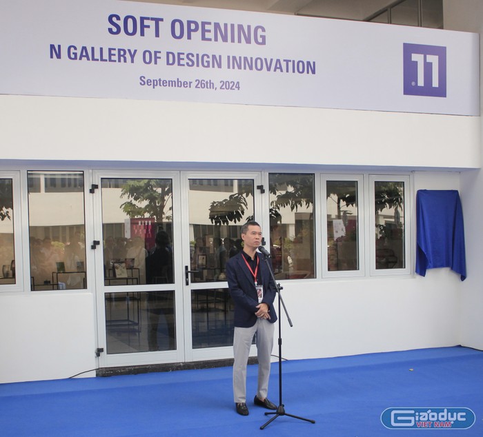 Nhà thiết kế Phạm Huyền Kiêu phát biểu trong lễ khai trương N Gallery of Design Innovation. GDVN_023.jpeg