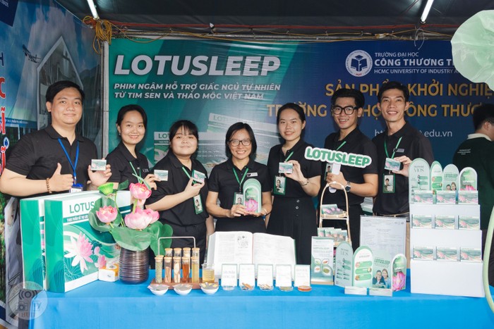 Sản phẩm “Lotusleep – Phim ngậm hỗ trợ giấc ngủ tự nhiên từ tim sen và thảo mộc Việt Nam” của sinh viên Trường Đại học Công thương Thành phố Hồ Chí Minh. Ảnh: NTCC. sinh-vien-huit-gianh-cu-dup-02-giai-nhi-tai-ngay-hoi-khoi-nghiep-quoc-gia-cua-hoc-sinh-sinh-vien-nam-2024-7.jpg