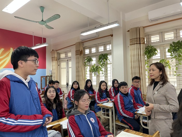 Cô giáo Khổng Thị Thu Trang có duyên với việc bồi dưỡng học sinh giỏi (Ảnh: QH) co-trang-2.jpeg