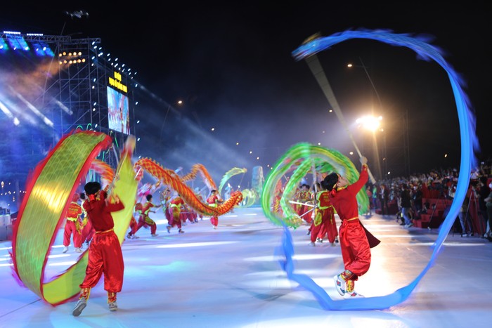 Màn múa rồng tại Carnaval Hạ Long 2023 (Ảnh: CTV) carnaval-hl-1.jpeg