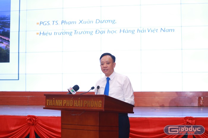 Phó giáo sư, Tiến sĩ Phạm Xuân Dương – Hiệu trưởng Trường Đại học Hàng hải Việt Nam phát biểu tại hội nghị gặp gỡ, đối thoại với tri thức khoa học của Thường trực Thành uỷ Hải Phòng (Ảnh: LT) GDVN_PGS.Pham-Xuan-Duong-2.jpg