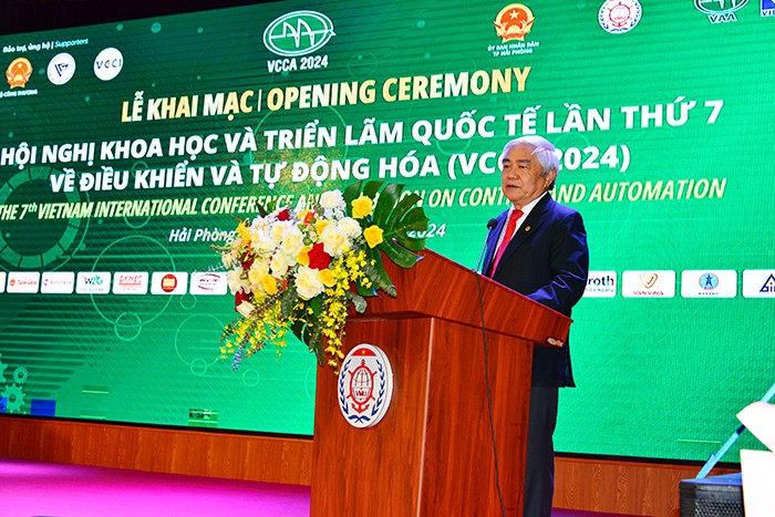 Ông Nguyễn Quân - nguyên ủy viên Trung ương Đảng, nguyên Bộ Trưởng Bộ Khoa học và Công nghệ, Chủ tịch Hội Tự động hóa Việt Nam phát biểu khai mạc hội nghị khoa học (Ảnh: TK) hoi-thao-nguyen-quan.jpeg