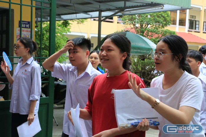 Nhiều thí sinh cho biết đã "trúng tủ" đề thi Ngữ văn (Ảnh: Lã Tiến) GDVN_hp-thi-vao-10-20.jpg