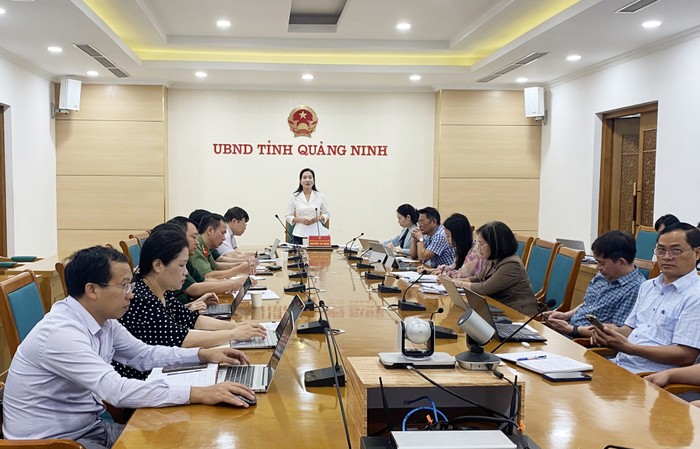 Bà Nguyễn Thị Hạnh – Phó chủ tịch Uỷ ban nhân dân tỉnh Quảng Ninh, Trưởng Ban Chỉ đạo Kỳ thi tốt nghiệp Trung học phổ thông năm 2024 tỉnh Quảng Ninh phát biểu chỉ đạo (Ảnh: CTV) qn-hop-thi-thpt-2024.jpeg