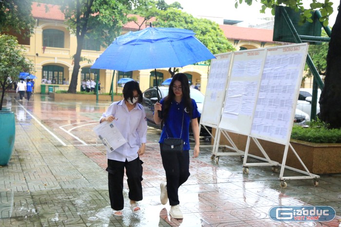Thí sinh tới điểm thi Trường Trung học phổ thông Ngô Quyền (Ảnh: LT) GDVN_thi-thpt-2024-6.jpg