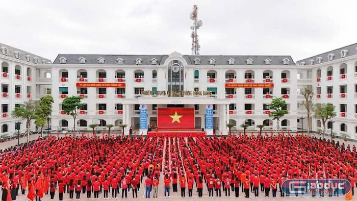 Trường Trung học phổ thông Hồng Bàng là một trong những ngôi trường được đầu tư xây dựng quy mô, hiện đại nhất thành phố Hải Phòng. Ảnh: LT GDVN_thpt-hong-bang.jpg