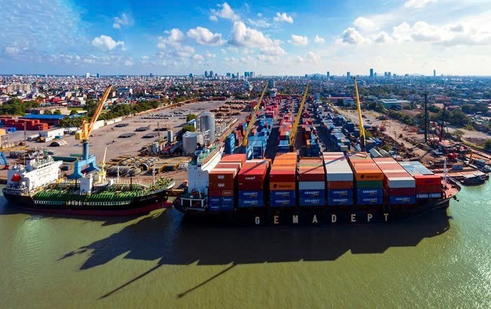 Hạ tầng cảng biển đồng bộ với giao thông tạo đà thúc đẩy mạnh mẽ phát triển kinh tế xã hội của Hải Phòng. (Ảnh: LT) hai-phong-3.jpg
