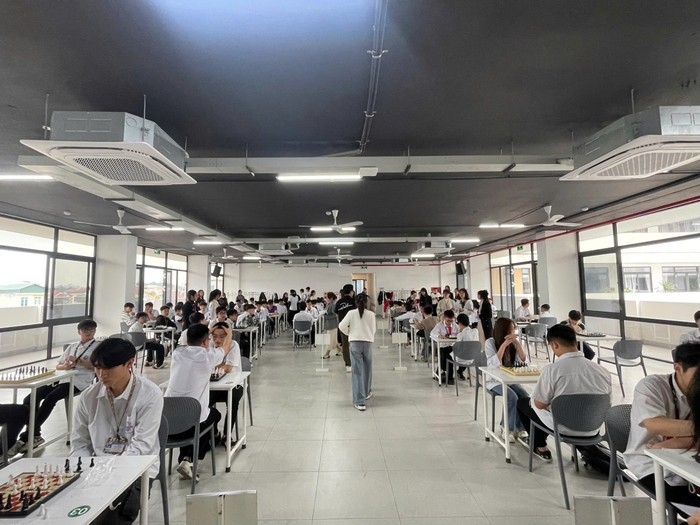 Hoạt động học tập kết hợp trò chơi tại nhà trường. (Ảnh: NTCC) merie-curie-6.jpg