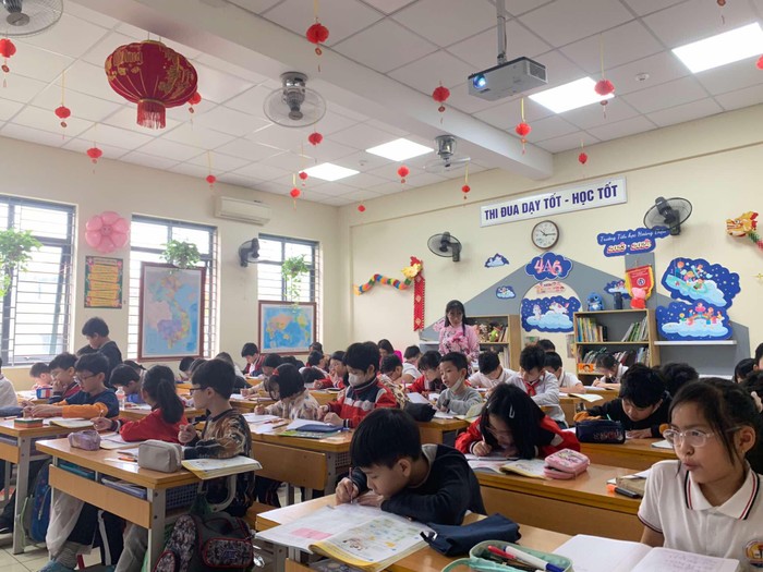 Một tiết học tại Trường Tiểu học và Trung học cơ sở May (Hoàng Mai, Hà Nội). Ảnh: NVCC Một tiết học tại Trường Tiểu học và Trung học cơ sở May (Hoàng Mai, Hà Nội). Ảnh: NVCC