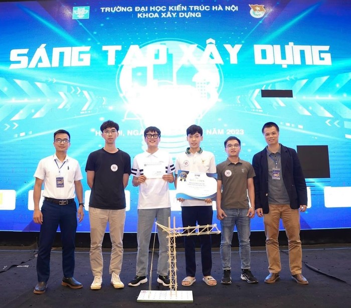 Sinh viên Khoa Xây dựng đoạt giải cuộc thi "Sáng tạo xây dựng" được tổ chức vào năm 2023. khoa-xay-dung-truong-dai-hoc-kien-truc-ha-noi (4).jpg