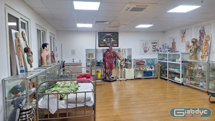 Theo một nhân viên của nhà trường, phòng thực hành dành cho sinh viên ngành Điều dưỡng và ngành Dược học. gdvn_truong-dai-hoc-dong-do (3).jpg