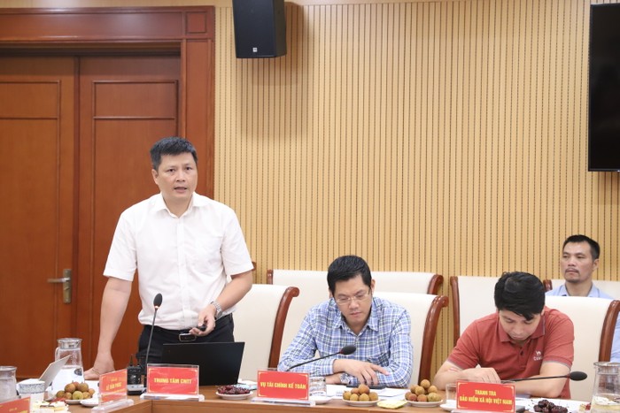 Ông Lê Nguyên Bồng - Giám đốc Trung tâm Công nghệ thông tin trình bày tại Hội nghị. IMG_2978.JPG