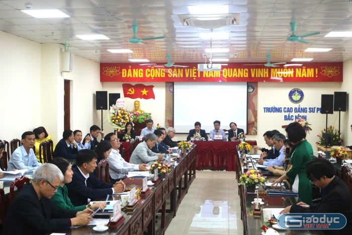 Toàn cảnh hội thảo “Những vấn đề đặt ra với các trường cao đẳng sư phạm hiện nay”. Ảnh: Ngọc Mai GDVN.JPG