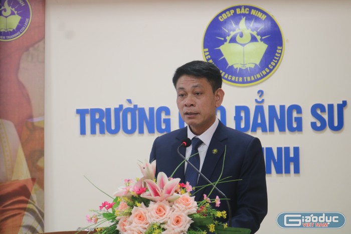 Thạc sĩ Nguyễn Thanh Chuân – Phó Hiệu trưởng Trường Cao đẳng Sư phạm Bắc Ninh chia sẻ trong hội thảo. Ảnh: Ngọc Mai GDVN 6.JPG