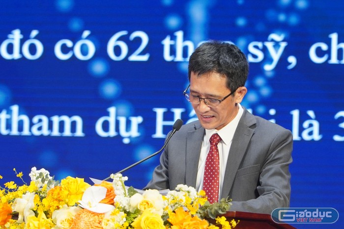 Ông Hà Xuân Nhâm – Trưởng phòng Giáo dục trung học (Sở Giáo dục và Đào tạo Hà Nội) phát biểu báo cáo tại hội nghị. GDVN GĐ 1.jpg