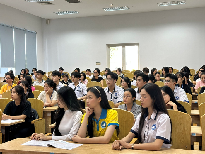 Sinh viên Trường Đại học Tài chính - Marketing học tập trên giảng đường. (Ảnh: NTCC)