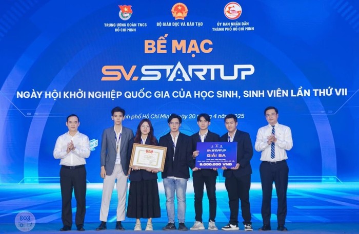 Dự án NIION của nhóm sinh viên Trường Đại học Công Thương Thành phố Hồ Chí Minh đạt Giải Ba trong lĩnh vực kinh doanh tạo tác động xã hội tại Cuộc thi "Học sinh, sinh viên với ý tưởng khởi nghiệp" lần thứ VII. (Ảnh: NVCC) NIION 1.jpg