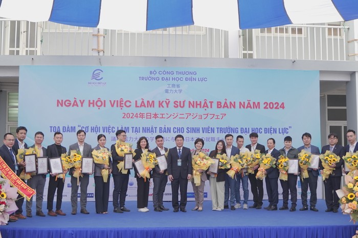 Ngày hội việc làm kỹ sư Nhật Bản năm 2024 thu hút đông đảo hơn 30 các doanh nghiệp đến từ Nhật Bản. Ảnh: Nhà trường cung cấp. NAM07549.JPG