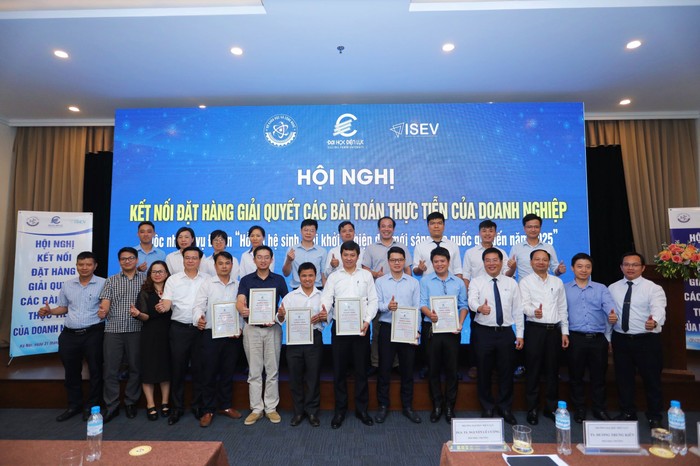 Trường Đại học Điện lực tổ chức thành công chương trình hội nghị đặt hàng giải quyết các bài toán thực tiễn của doanh nghiệp năm 2024. Ảnh: NTCC. 1f6ca4744f96efc8b687.jpg