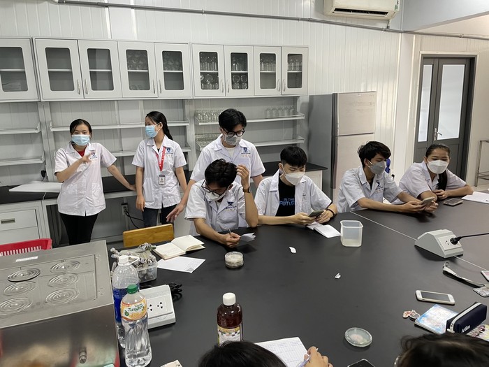 Người học ngành Công nghệ sinh học sau khi tốt nghiệp ra trường có thể lựa chọn làm việc ở nhiều vị trí và tổ chức khác nhau. Ảnh minh họa: NVCC. 090d2235-3242-41d4-bae8-22f719f4c15e.jpeg