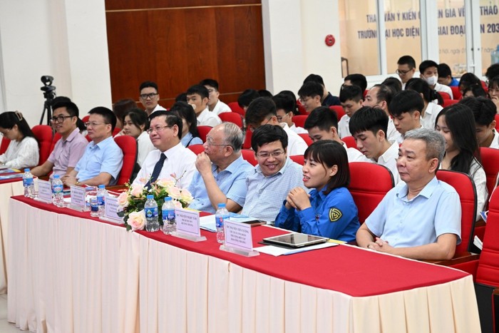 Đại biểu tham dự chương trình Đại biểu tham dự chương trình