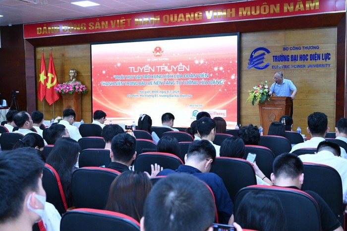 Giáo sư, Tiến sĩ Hoàng Chí Bảo - Chuyên gia cao cấp, nguyên Ủy viên Hội đồng Lý luận Trung ương phát biểu tại chương trình học tập chính trị với chuyên đề "Phát huy vai trò xung kích của đoàn viên, thanh niên trong bảo vệ nền tảng tư tưởng của Đảng" diễn ra tại Trường Đại học Điện lực Giáo sư, Tiến sĩ Hoàng Chí Bảo - Chuyên gia cao cấp, nguyên Ủy viên Hội đồng Lý luận Trung ương phát biểu tại chương trình học tập chính trị với chuyên đề "Phát huy vai trò xung kích của đoàn viên, thanh niên trong bảo vệ nền tảng tư tưởng của Đảng" diễn ra tại Trường Đại học Điện lực