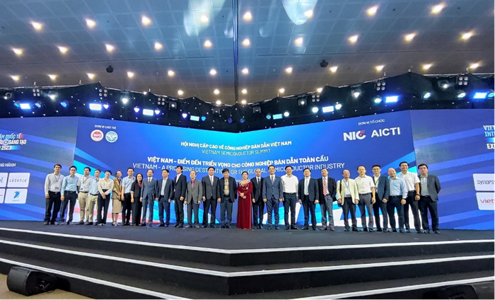 Mục tiêu của Trường Đại học Điện lực đến năm 2030 đào tạo, tuyển sinh được khoảng 5.000 nhân lực ngành công nghiệp bán dẫn và tập trung nghiên cứu khoa học vào thiết kế chip chuyên dụng trong lĩnh vực viễn thông, năng lượng. Ảnh: NVCC. Picture1.png
