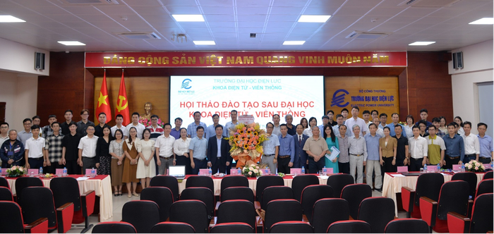 Hội thảo đào tạo sau đại học của Khoa Điện tử - Viễn thông, Trường Đại học Điện lực. Ảnh: NVCC. Picture1.png