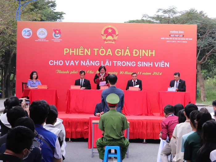 Đoàn Luật sư Thành phố Hồ Chí Minh điều hành phiên tòa giả định. Ảnh: Trung tâm Quản lý Ký túc xá, Đại học Quốc gia Thành phố Hồ Chí Minh. Đoàn Luật sư Thành phố Hồ Chí Minh điều hành phiên tòa giả định. Ảnh: Trung tâm Quản lý Ký túc xá, Đại học Quốc gia Thành phố Hồ Chí Minh.
