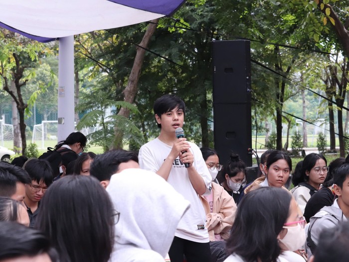 Sinh viên nội trú Ký túc xá đặt nhiều câu hỏi thú vị liên quan đến vay và cho vay nặng lãi. Ảnh: Trung tâm Quản lý Ký túc xá, Đại học Quốc gia Thành phố Hồ Chí Minh. Sinh viên nội trú Ký túc xá đặt nhiều câu hỏi thú vị liên quan đến vay và cho vay nặng lãi. Ảnh: Trung tâm Quản lý Ký túc xá, Đại học Quốc gia Thành phố Hồ Chí Minh.