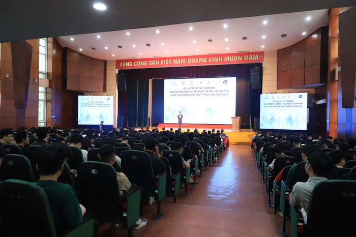 Toàn cảnh sự kiện. Ảnh: HUCE. 495587714_1122241186594580_1202080045179235756_n.jpg