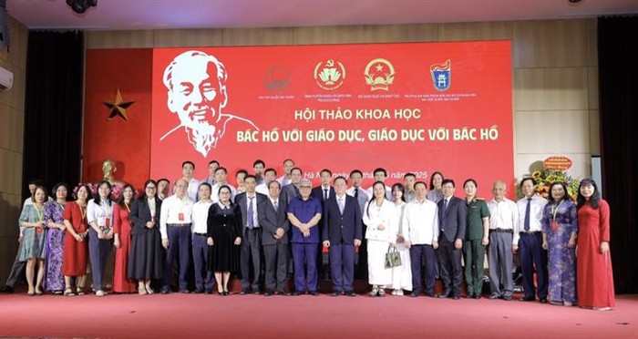 Đại biểu dự hội thảo chụp ảnh lưu niệm. Ảnh: Bộ Giáo dục và Đào tạo. Đại biểu dự hội thảo chụp ảnh lưu niệm. Ảnh: Bộ Giáo dục và Đào tạo.