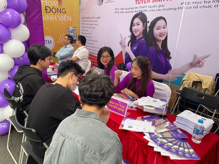 Quản trị dịch vụ du lịch và lữ hành là một trong những ngành học có triển vọng nghề nghiệp rộng mở, được nhiều thí sinh lựa chọn. Ảnh: NTCC. 433427967_1473622826794518_4492164065732853927_n.jpg