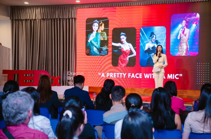Diễn giả Nguyễn Hà Kiều Loan - Á hậu Miss World Việt Nam 2019 lan tỏa thông điệp tích cực đến thế hệ trẻ thông qua chủ đề “TOMORROW: Finding Balance in a World That Never Stops” (Ngày mai: Tìm kiếm sự cân bằng trong thế giới không ngừng chuyển động). anh lo.jpg