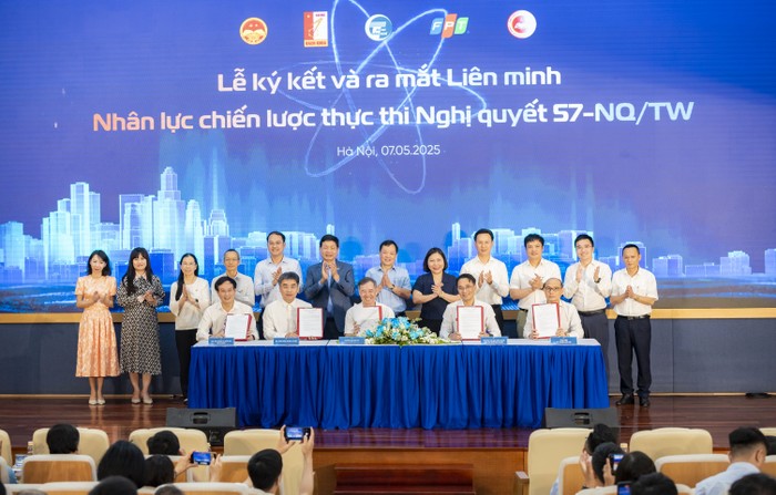 Lễ ký kết và ra mắt liên minh nhân lực chiến lược thực thi Nghị quyết số 57-NQ/TW. anh (3).JPG