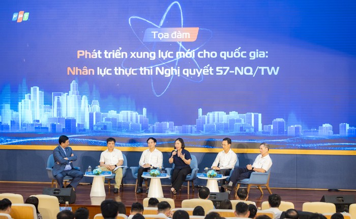 Toạ đàm "Phát triển xung lực mới cho quốc gia: Nhân lực thực thi nghị quyết 57-NQ/TW. anh (4).JPG