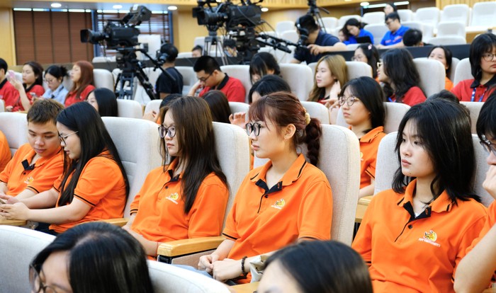 Mỗi học sinh, sinh viên Việt Nam hôm nay cần trang bị kiến thức về công nghệ, kỹ năng về AI, và khả năng làm việc cùng chuyên gia quốc tế. anh.JPG