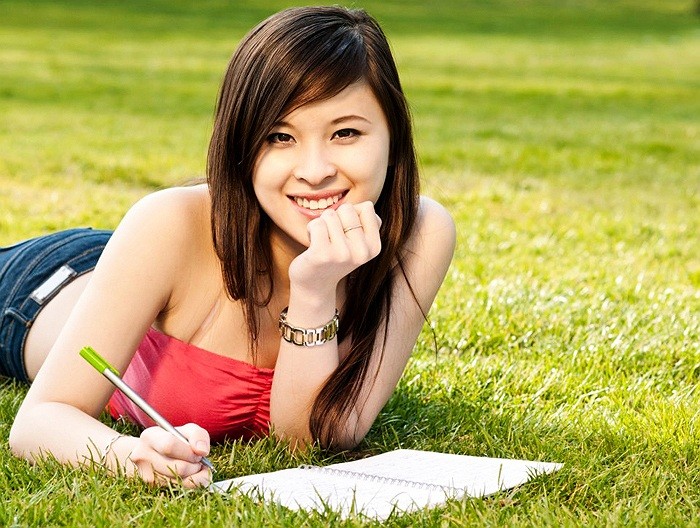 Cuộc thi Miss ảnh Sinh viên Việt Nam tại Đức 2012 nhằm mục đích tôn vinh vẻ đẹp của sinh viên Việt Nam và tăng cường tình đoàn kết, giao lưu của cộng đồng sinh viên tại CHLB Đức. >>Những hotgirl xinh đẹp làm điên đảo cư dân mạng >>Vẻ đẹp mặn mà của hotgirl Midu >>Những gương mặt cực hot tại Miss Việt Đức >>Những nữ sinh tỏa sáng tại Hoa hậu Phụ nữ Việt Nam qua ảnh >>So độ siêu kute của những nữ sinh đình đám nhất Thủ đô >>Phát sốt vì 4 nữ giáo viên xinh đẹp >>Hoa khôi ĐH Thương Mại 2012 duyên dáng áo dài >>Những hotgirl xinh đẹp làm điên đảo cư dân mạng Những nữ sinh đẹp mê hồn giữa đầm sen