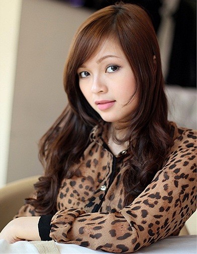 Cô gái xinh đẹp Nguyễn Hồng Nhung sở hữu hàng loạt các giải thưởng như Giải nhất Người đẹp ảnh trang bìa Thời báo Việt Đức 2006-2007, Giải nhất cuộc thi toán Mathematikolympiade thành phố Altenburger Land 2005, Giải nhất cuộc thi toán Mathematikolymp. >>Những hotgirl xinh đẹp làm điên đảo cư dân mạng >>Vẻ đẹp mặn mà của hotgirl Midu >>Những gương mặt cực hot tại Miss Việt Đức >>Những nữ sinh tỏa sáng tại Hoa hậu Phụ nữ Việt Nam qua ảnh >>So độ siêu kute của những nữ sinh đình đám nhất Thủ đô >>Phát sốt vì 4 nữ giáo viên xinh đẹp >>Hoa khôi ĐH Thương Mại 2012 duyên dáng áo dài >>Những hotgirl xinh đẹp làm điên đảo cư dân mạng Những nữ sinh đẹp mê hồn giữa đầm sen