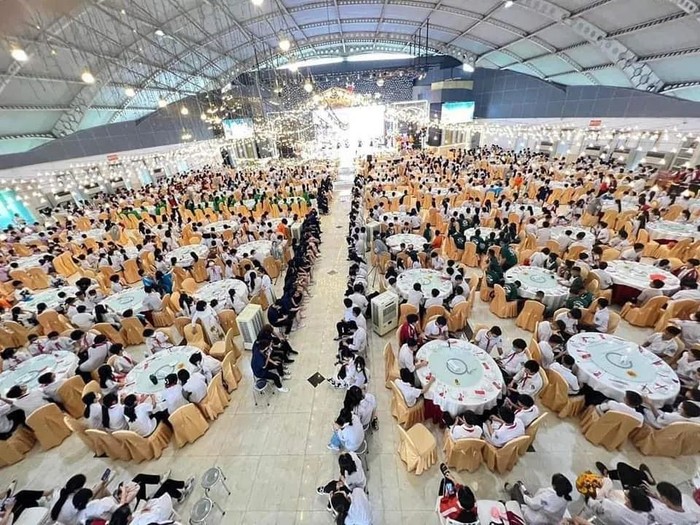 Bà Phạm Thị Thanh Tâm - Trưởng Phòng Giáo dục và Đào tạo thị xã Đông Triều khẳng định nhà trường không tổ chức liên hoan ăn uống mà chỉ mượn địa điểm tổ chức lễ tổng kết theo quy định (Ảnh: Page Đông Triều tôi yêu)