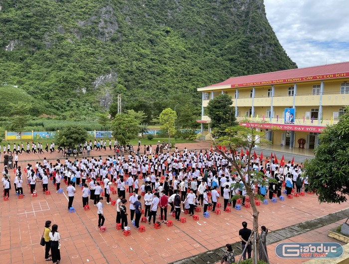 Học sinh hào hứng trong ngày tựu trường (Ảnh: Phạm Linh)